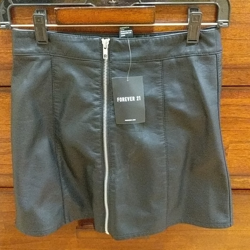 Forever 21 faux leather skirt new with tags